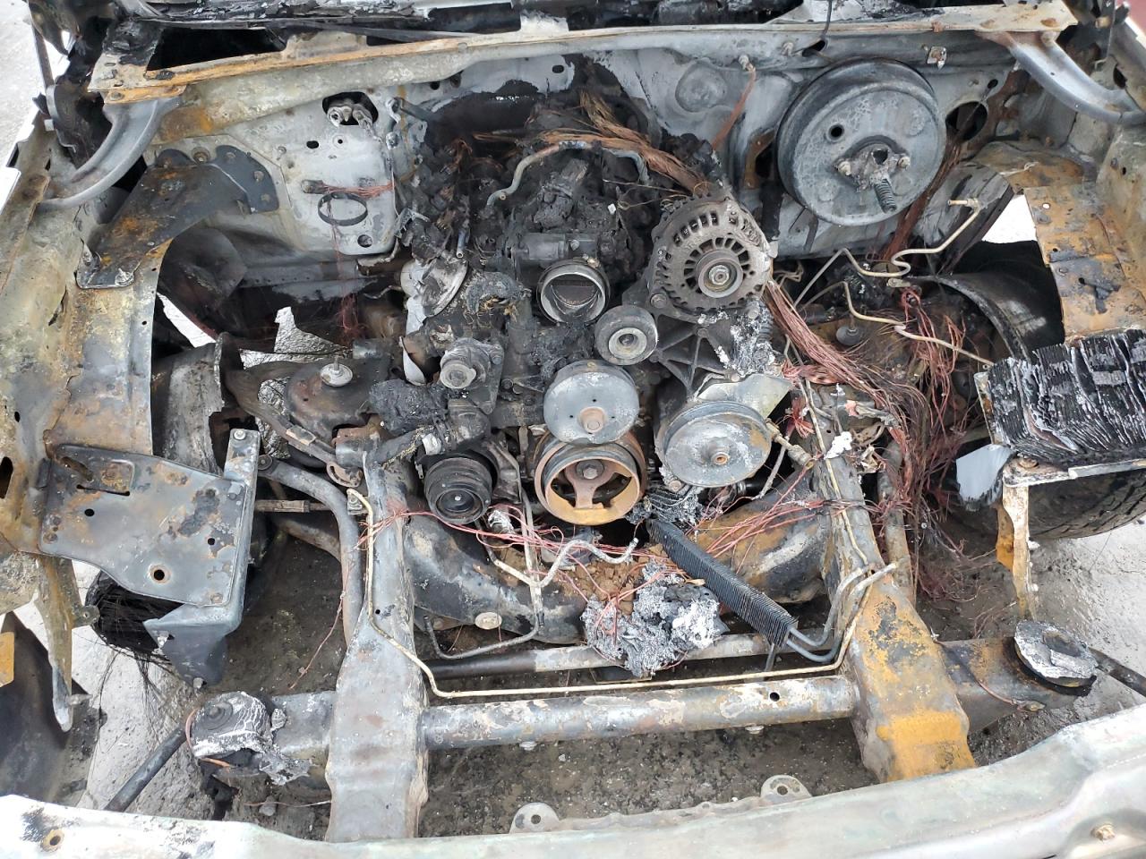 2006 Chevrolet Silverado - Image 11