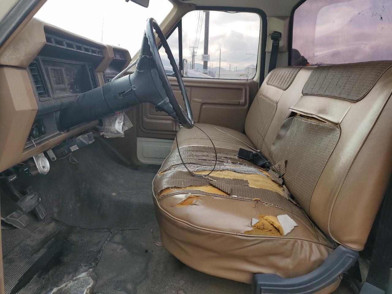 1986 Ford F250 - Image 7