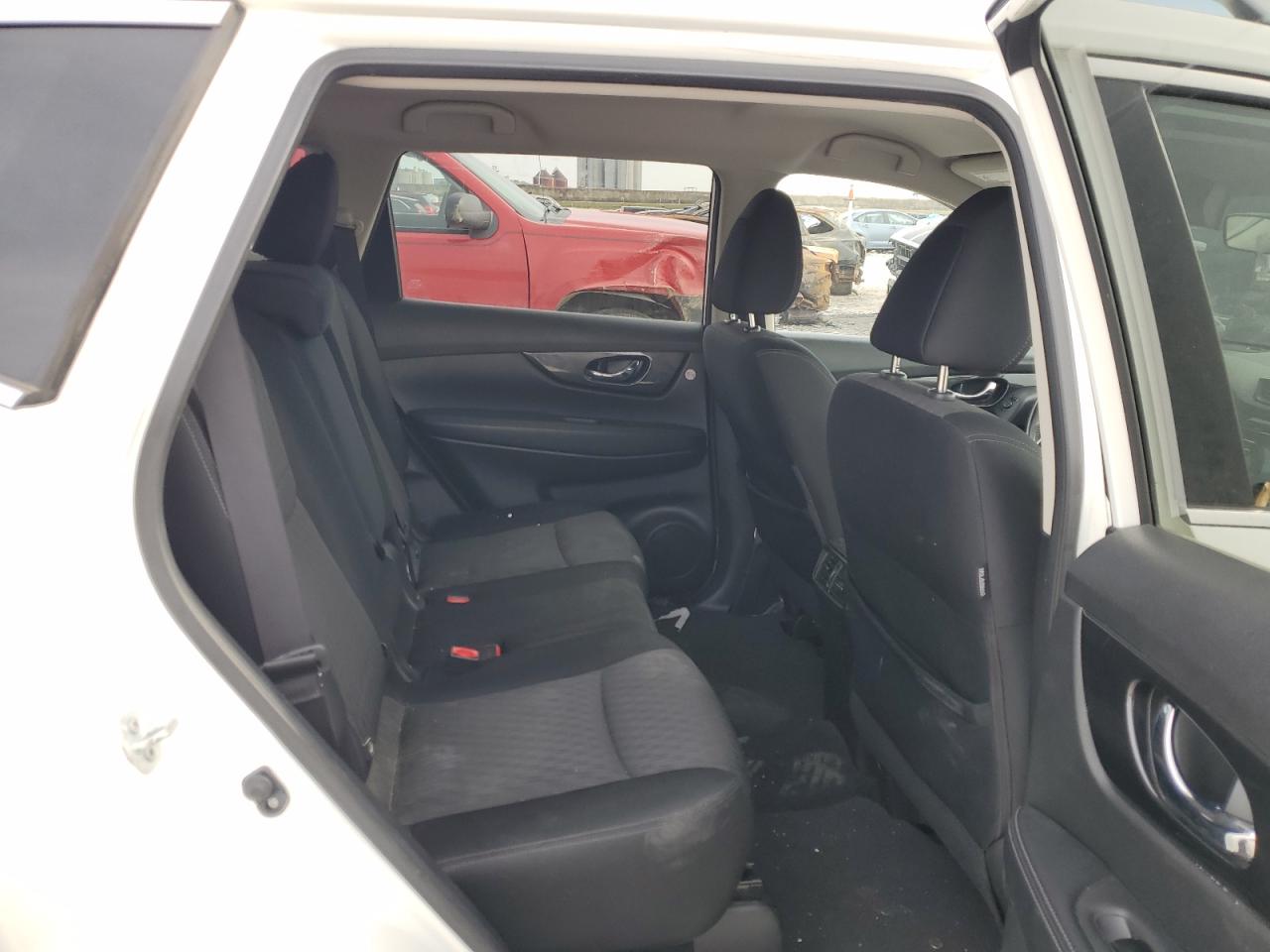 2017 Nissan Rogue - Image 11