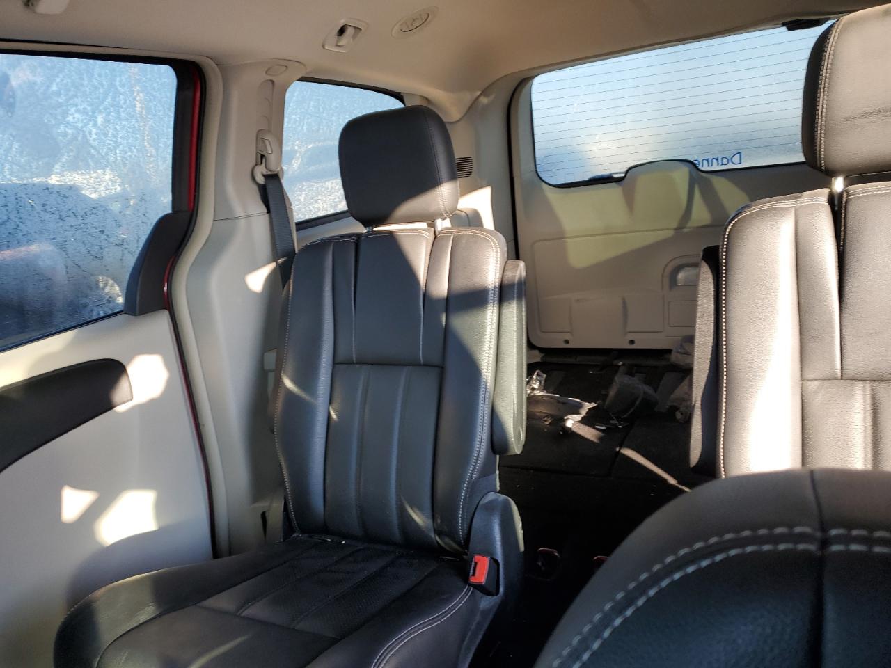 2012 Chrysler Town & Country - Image 10