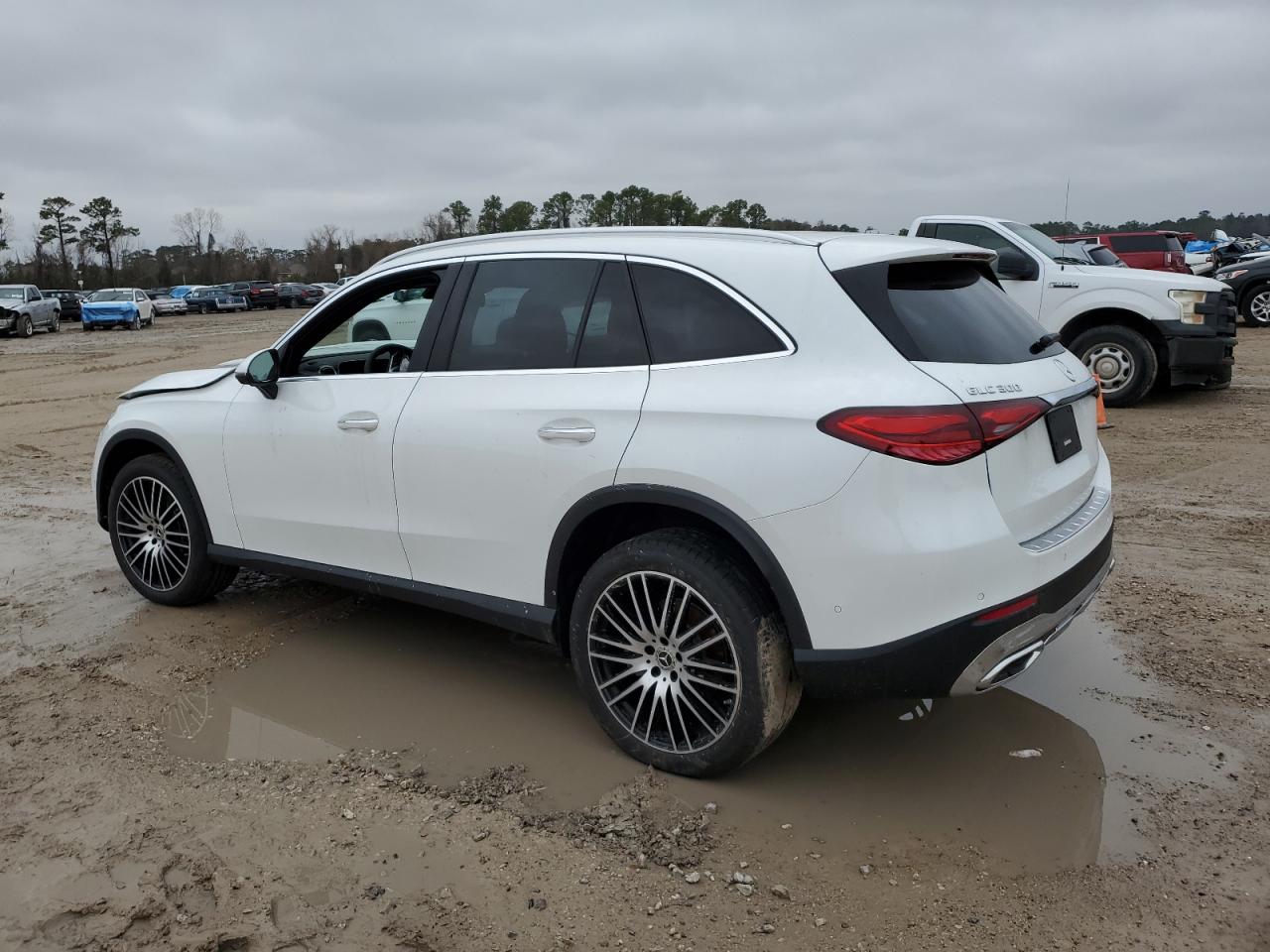2024 Mercedes-Benz GLC - Image 2