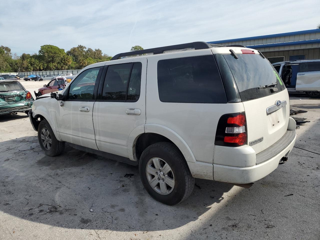 2010 Ford Explorer - Image 2