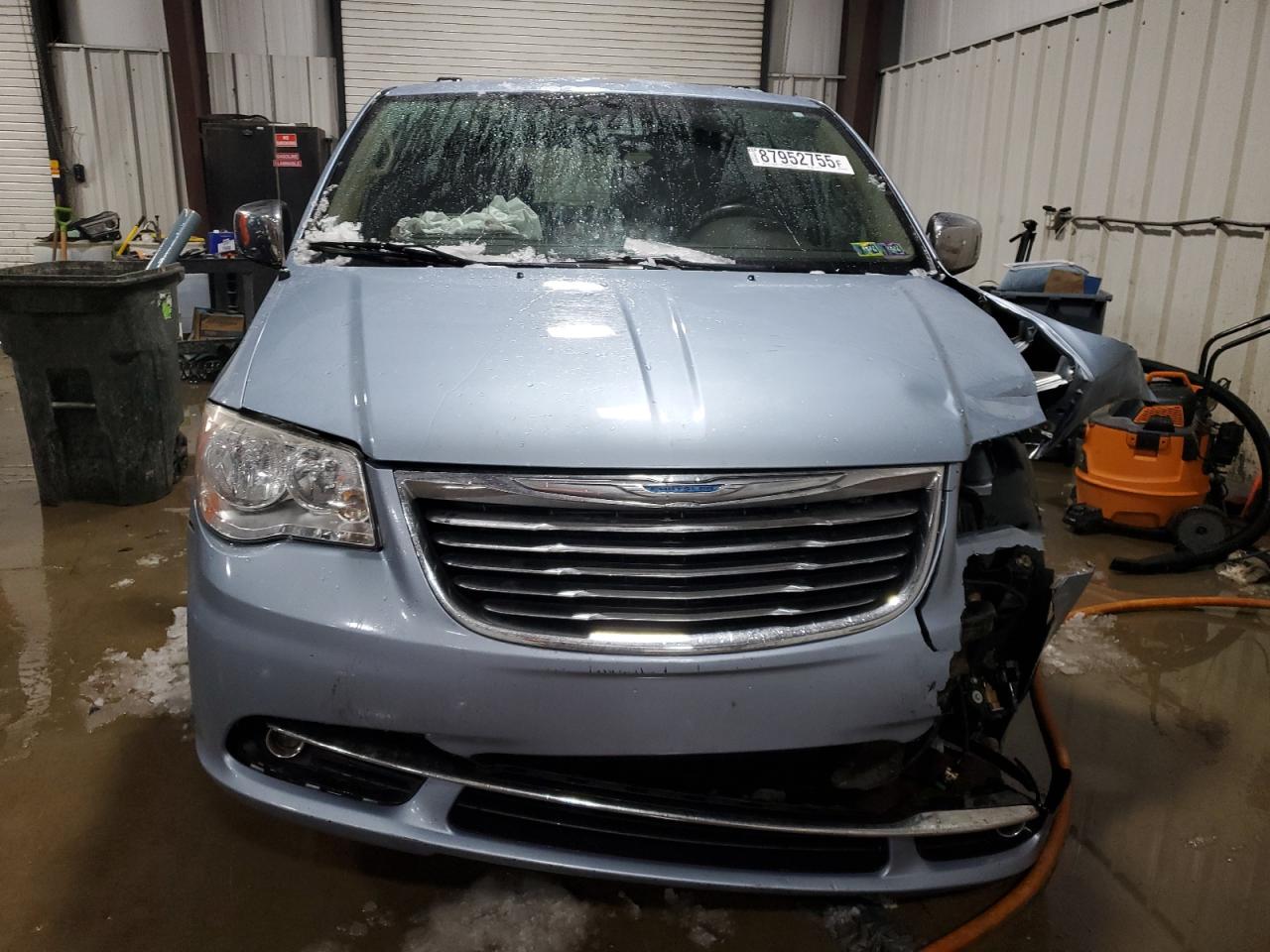2012 Chrysler Town & Country - Image 5