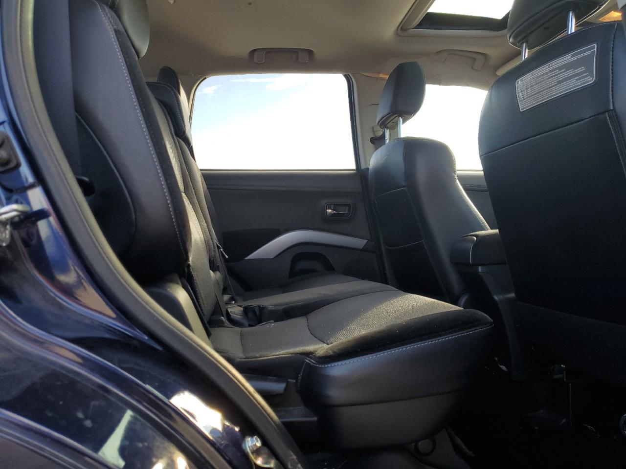 2012 Mitsubishi Outlander - Image 12