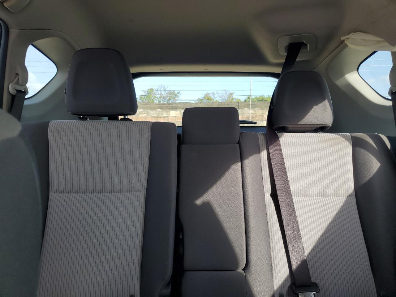 2015 Toyota RAV 4 - Image 10