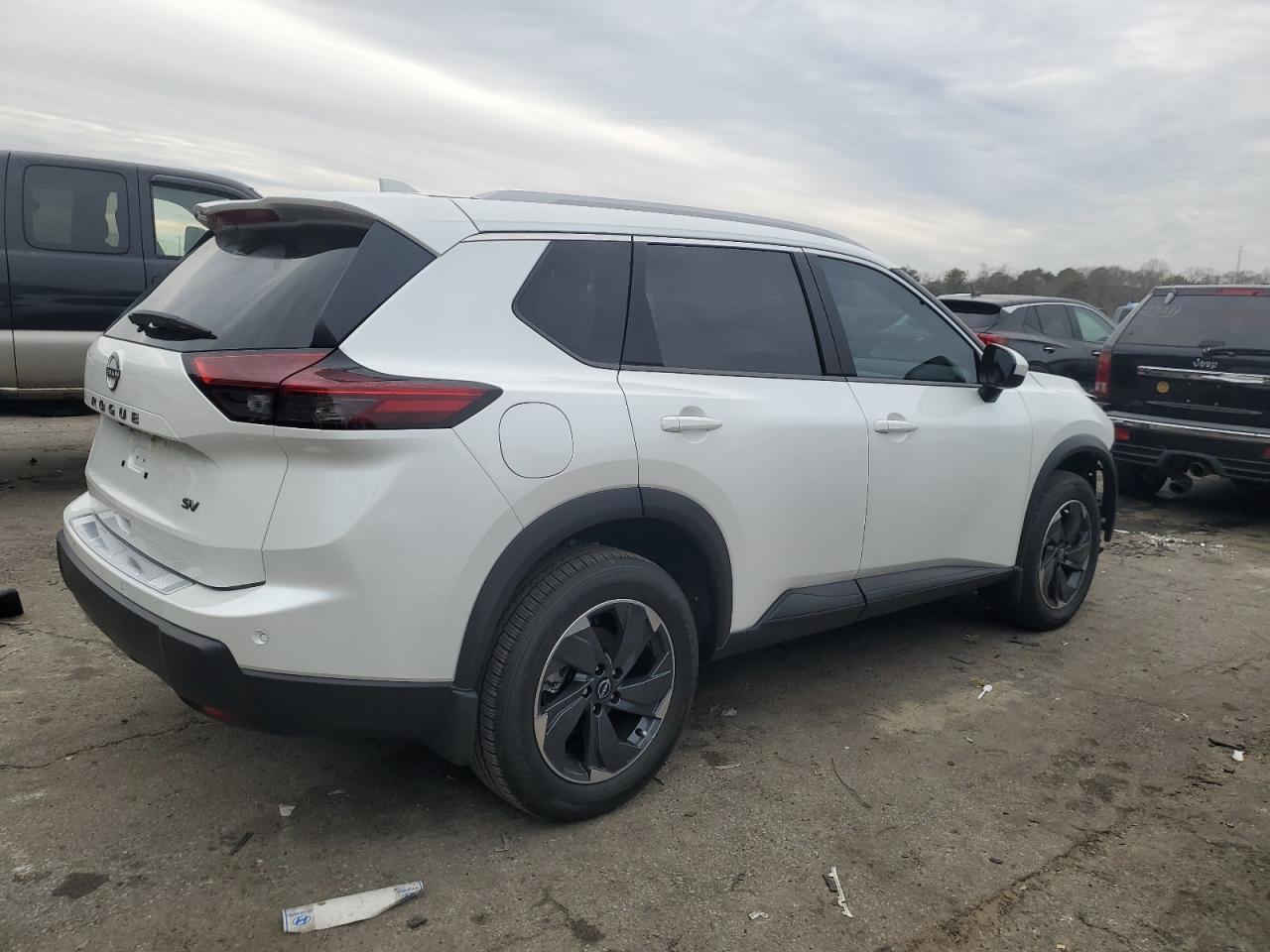 2024 Nissan Rogue - Image 3