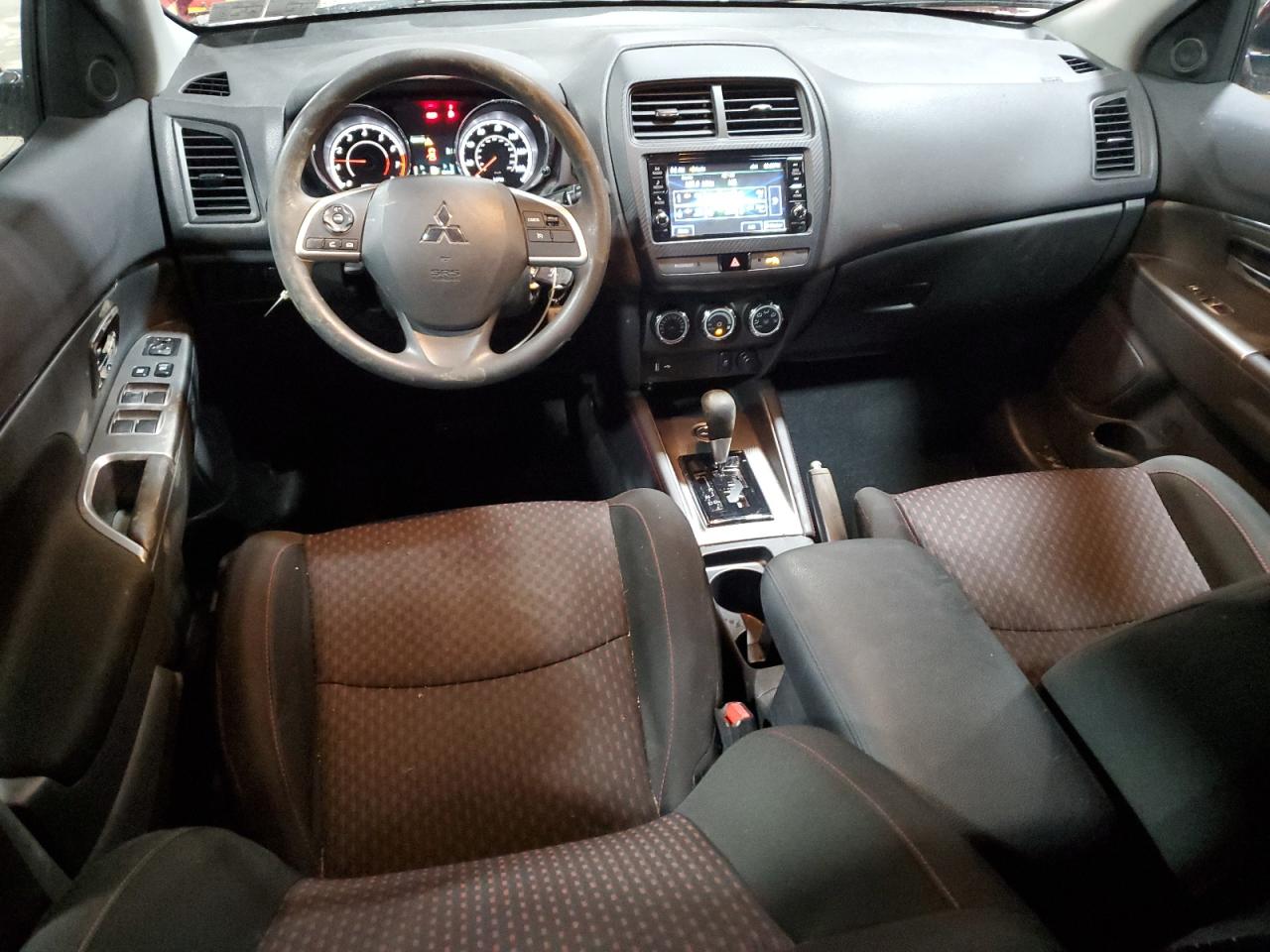 2019 Mitsubishi Outlander - Image 8