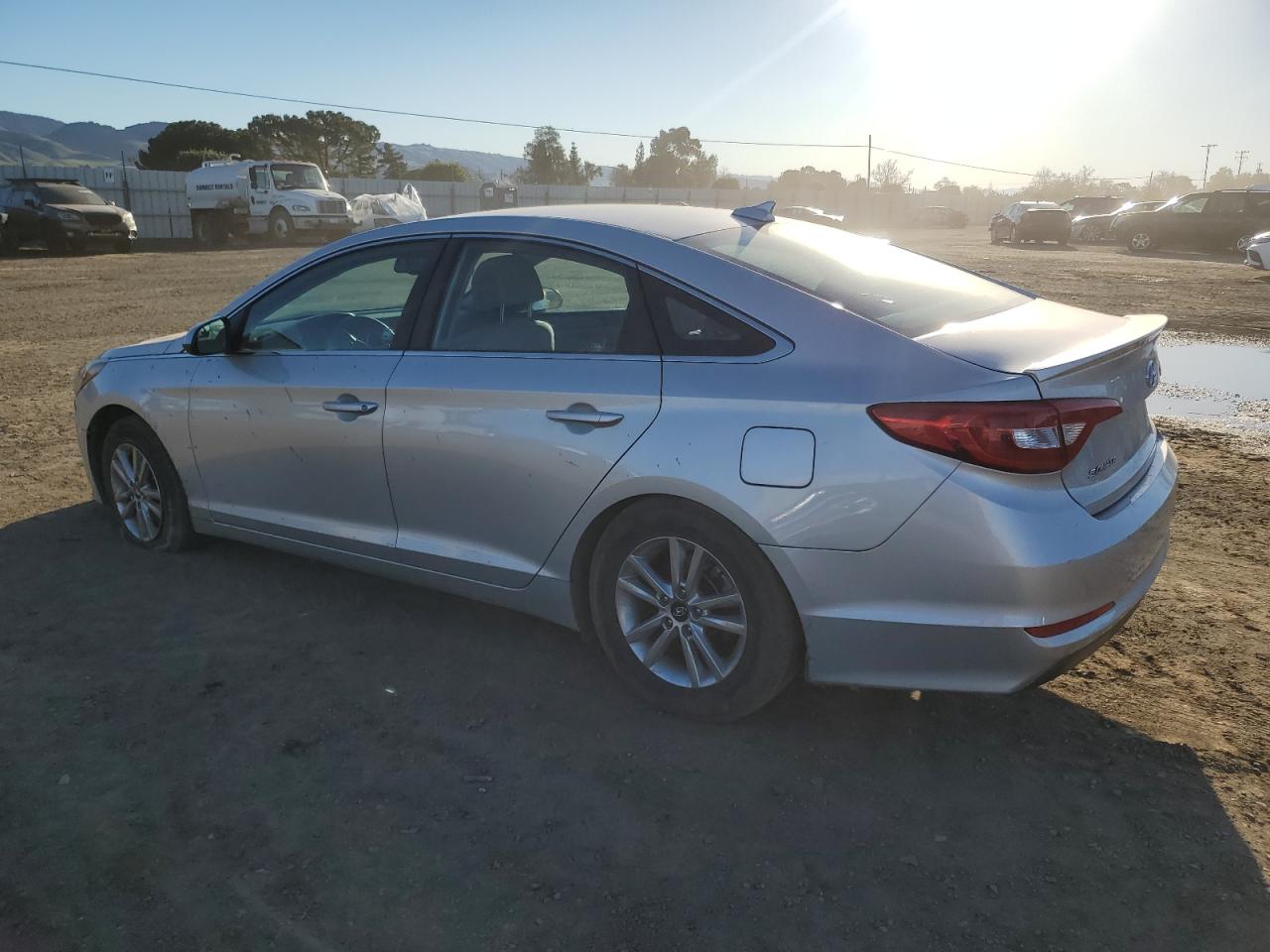 VIN 5NPE24AF9HH593513 2017 HYUNDAI SONATA no.2