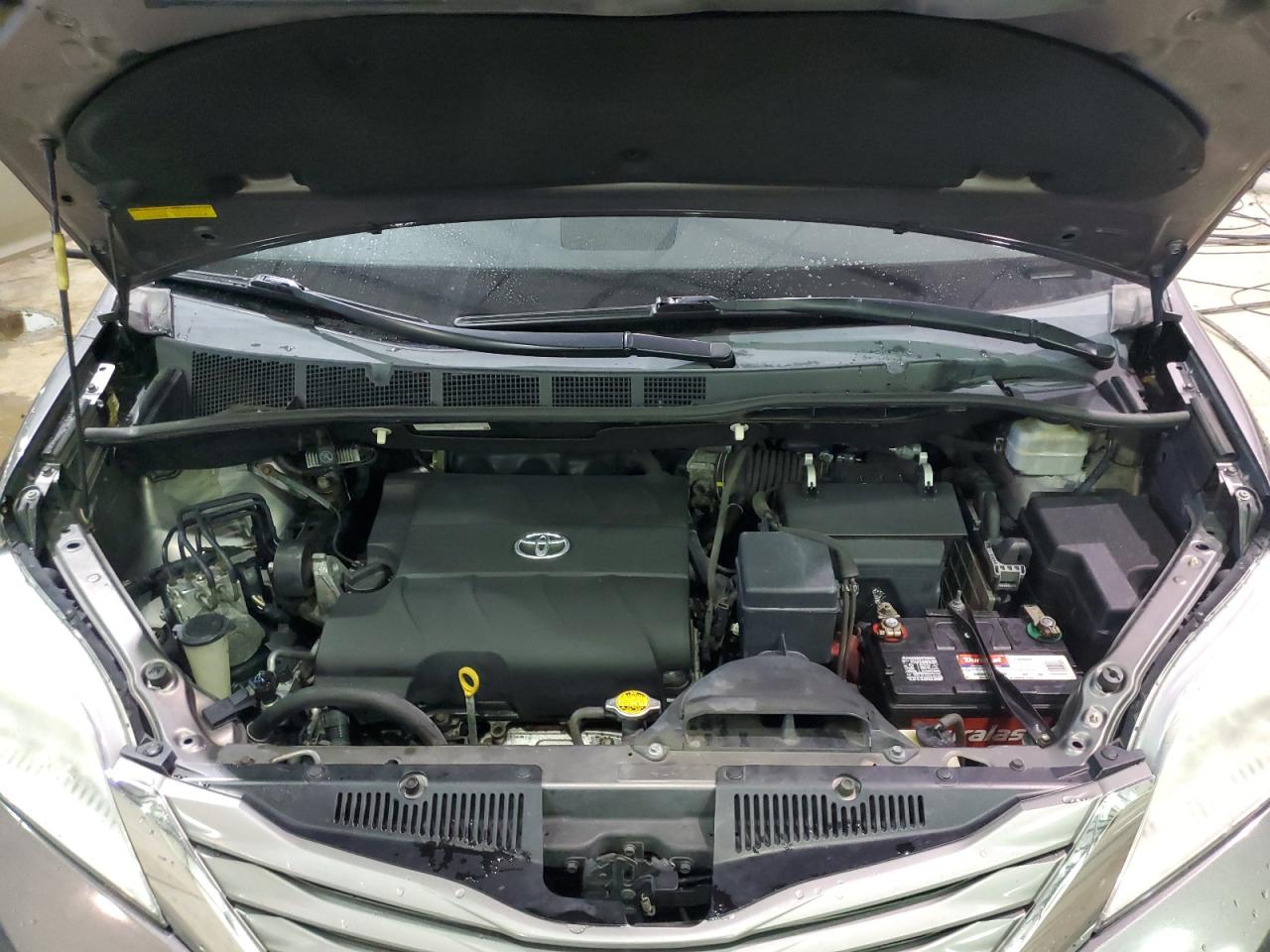 2011 Toyota Sienna - Image 12