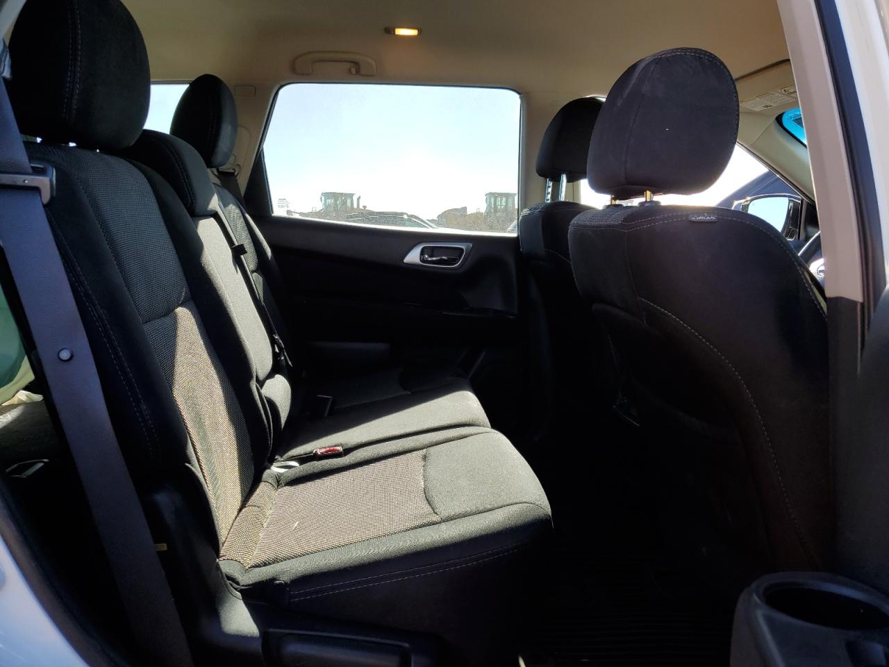 2017 Nissan Pathfinder - Image 11