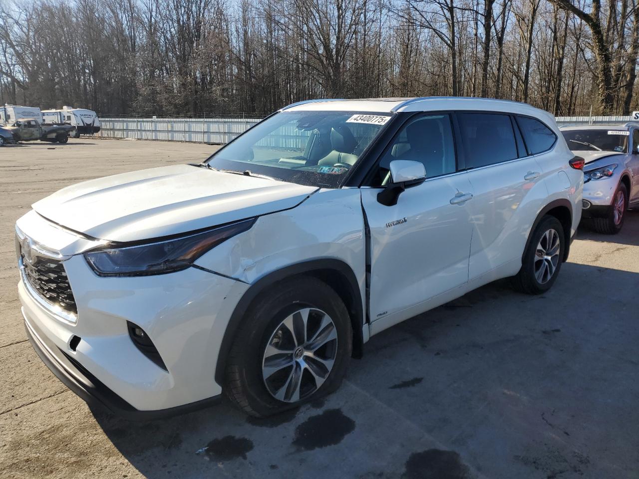 2021 Toyota Highlander - Image 1