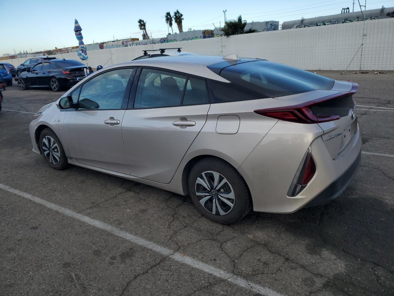 VIN JTDKARFP0K3108098 2019 TOYOTA PRIUS no.2