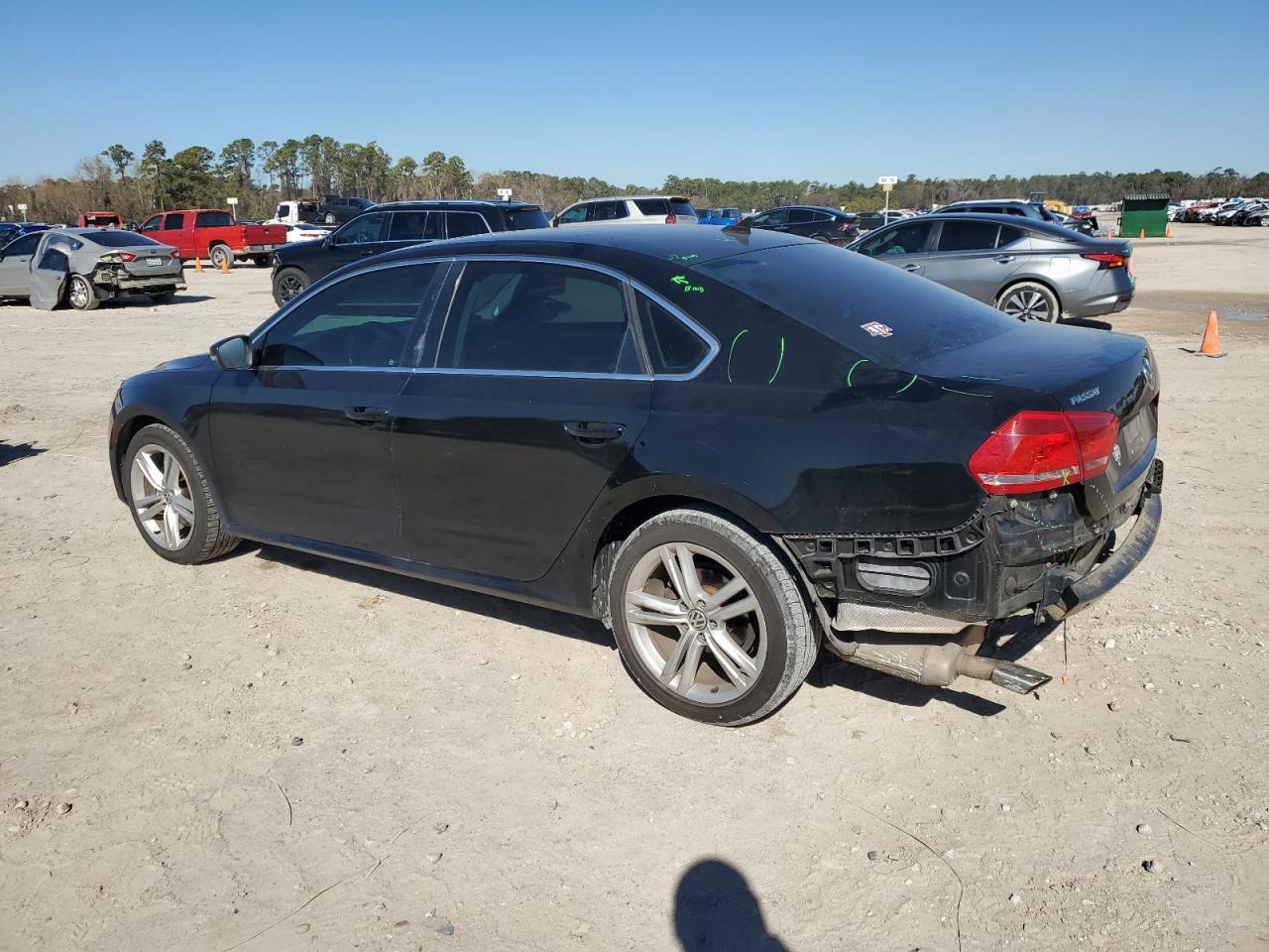 2014 Volkswagen Passat - Image 2