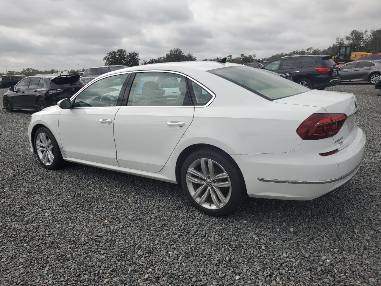 2018 Volkswagen Passat - Image 2
