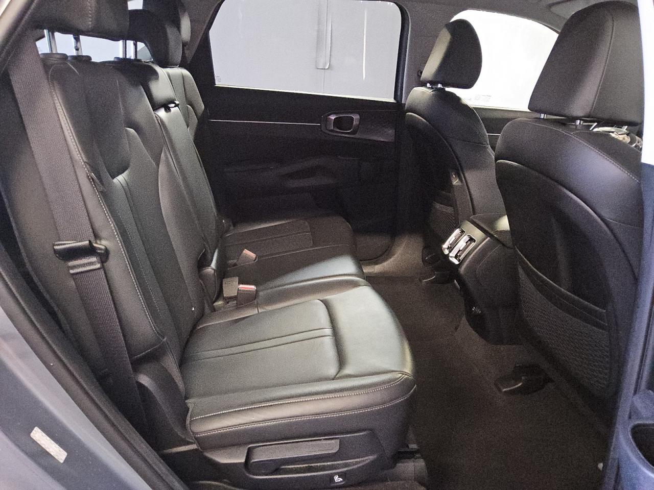 2024 Kia Sorento - Image 11