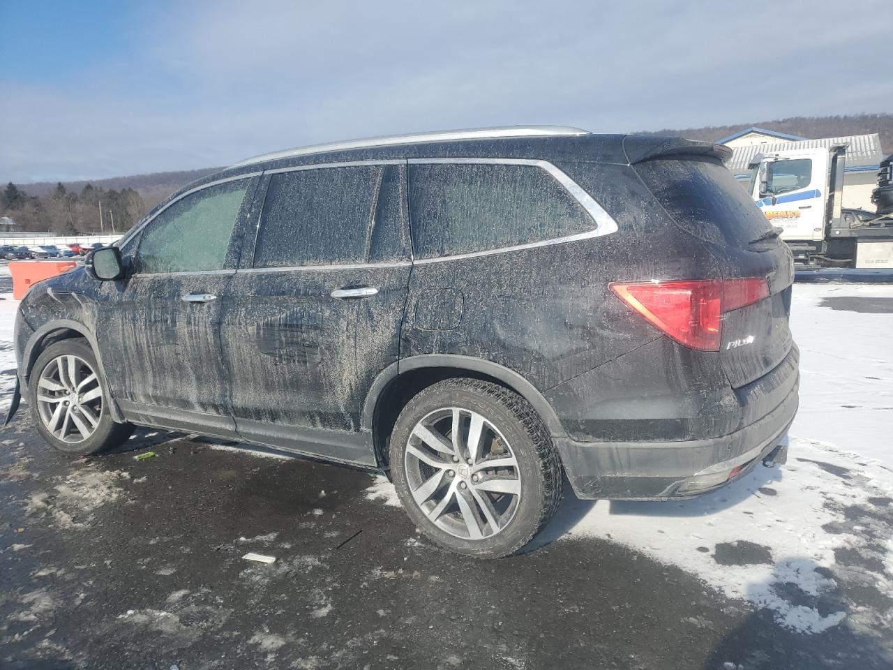 2017 Honda Pilot - Image 2