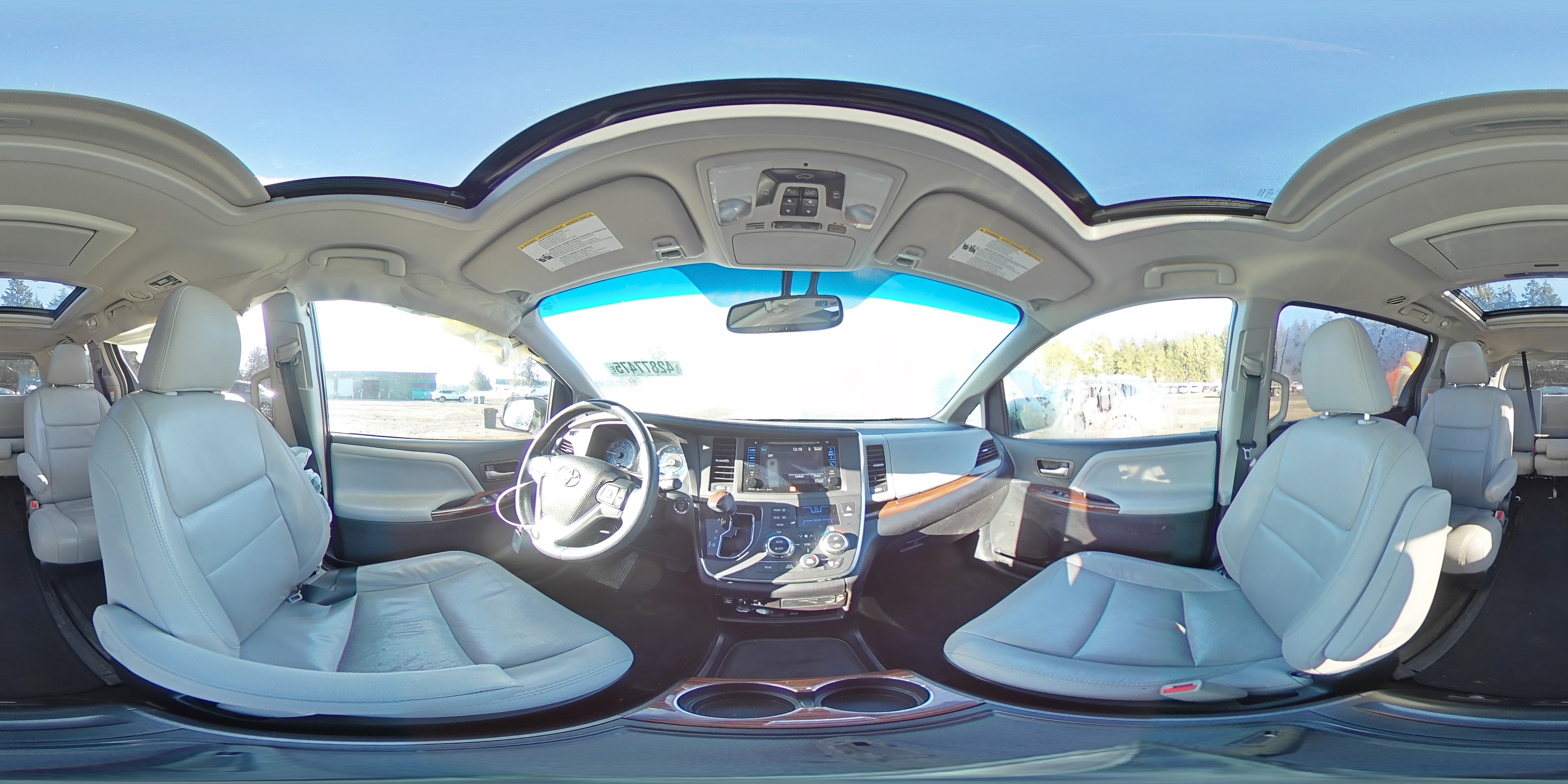 2016 Toyota Sienna - Image 13