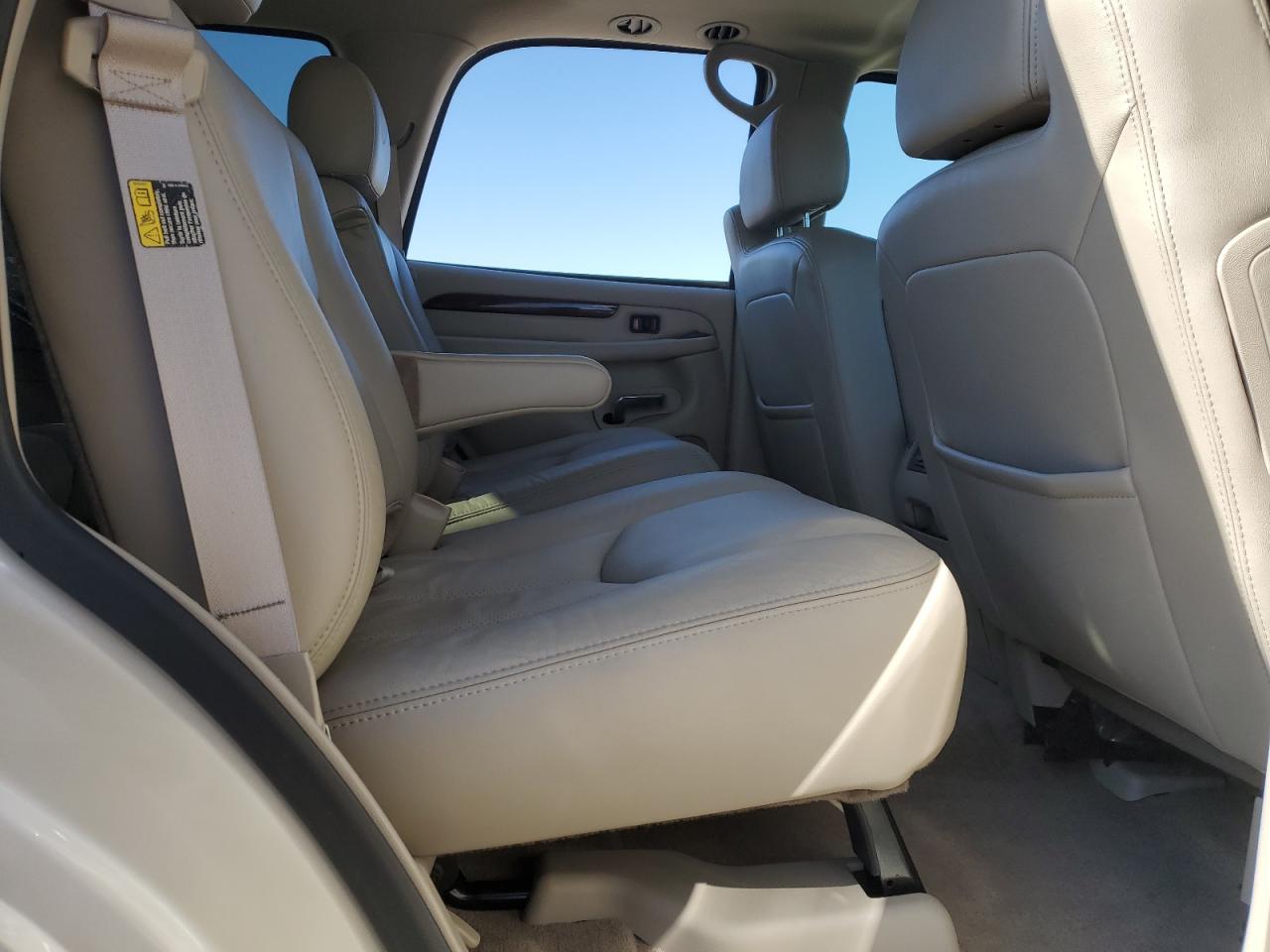 2006 Cadillac Escalade - Image 11