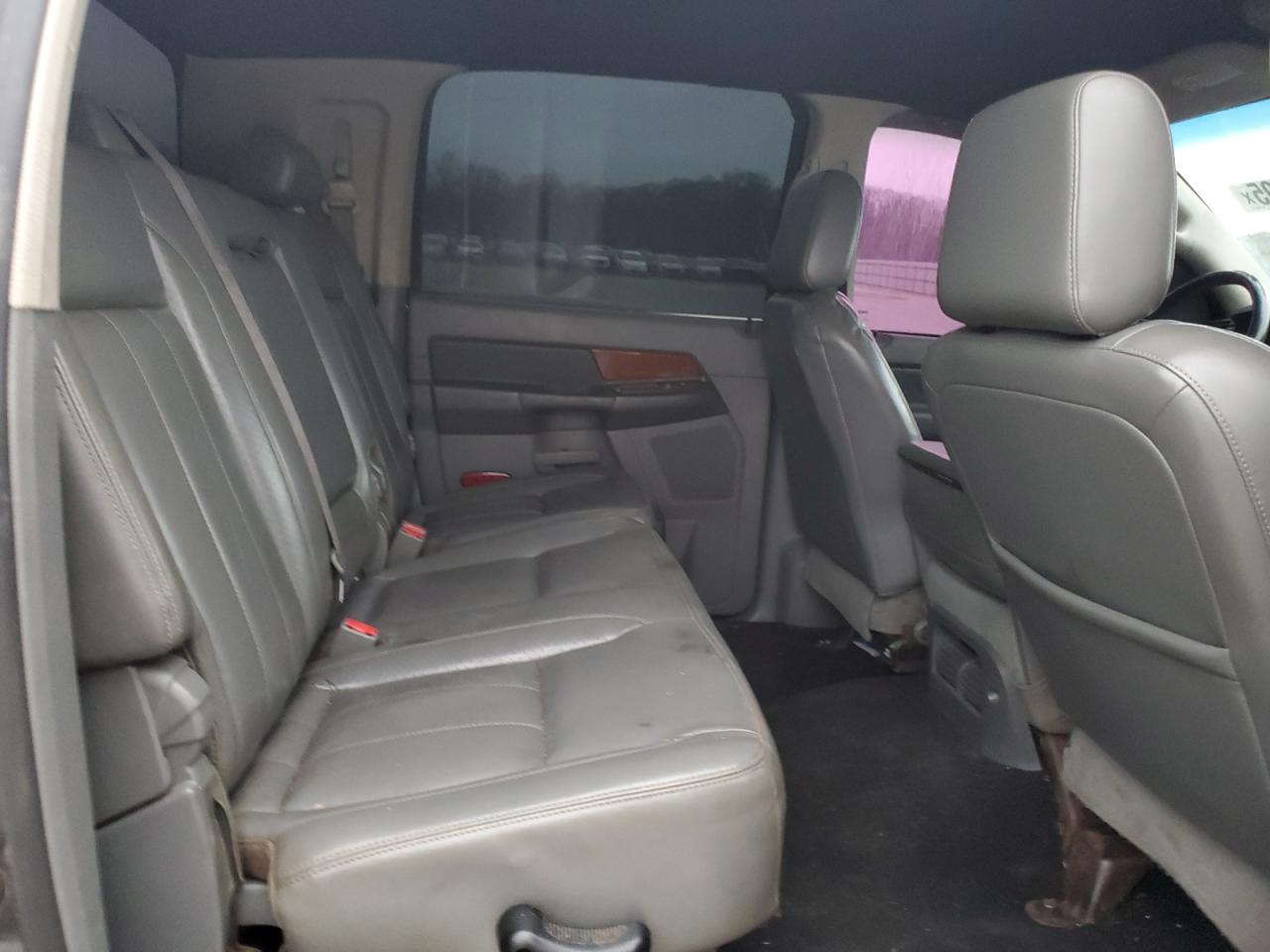 2006 Dodge RAM - Image 10
