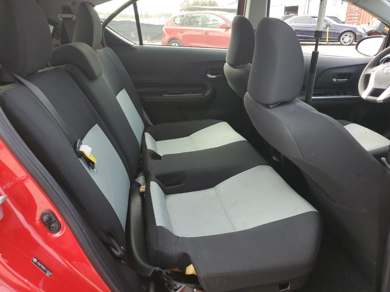2016 Toyota Prius - Image 10