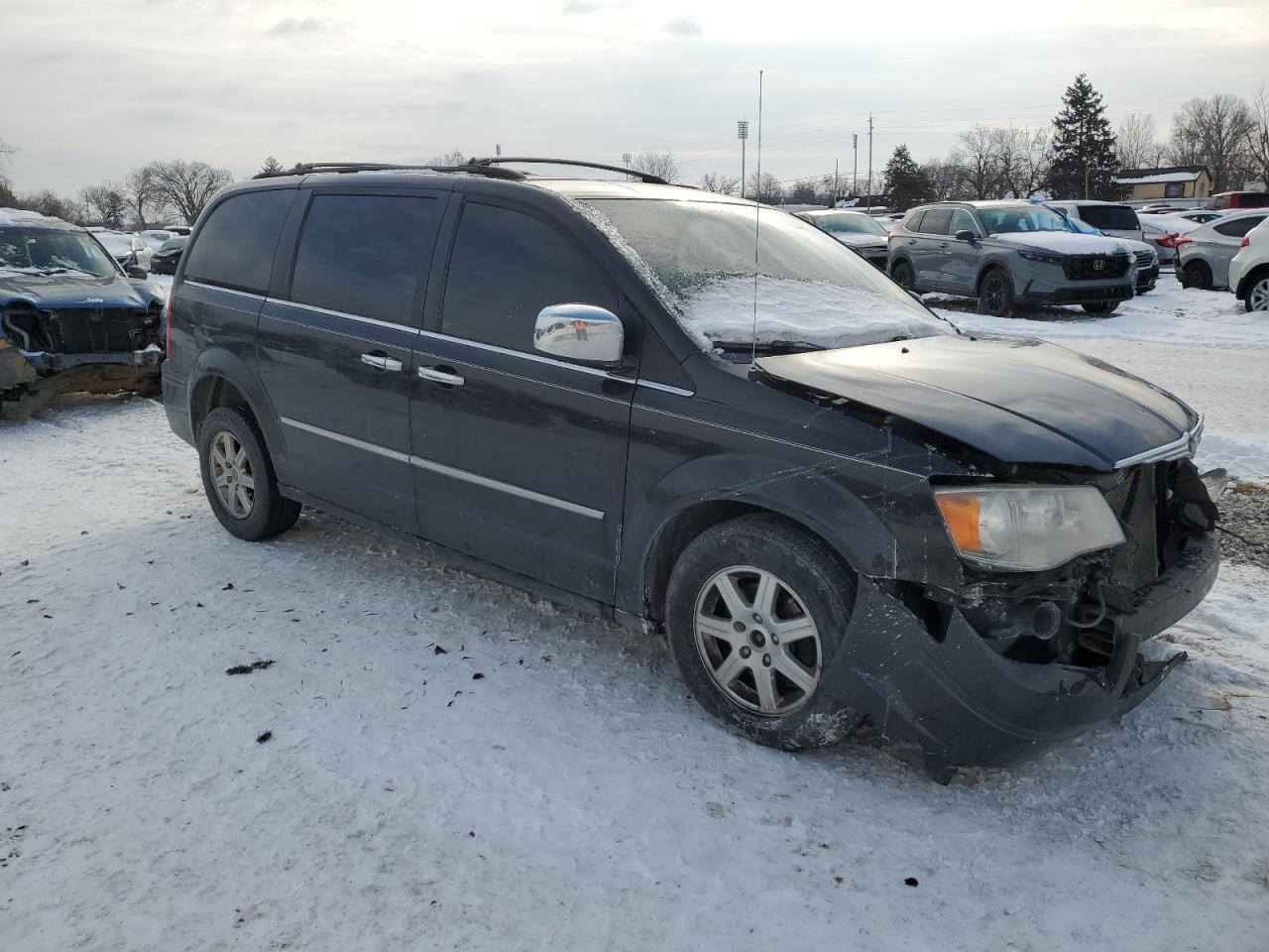 2010 Chrysler Town & Country - Image 4