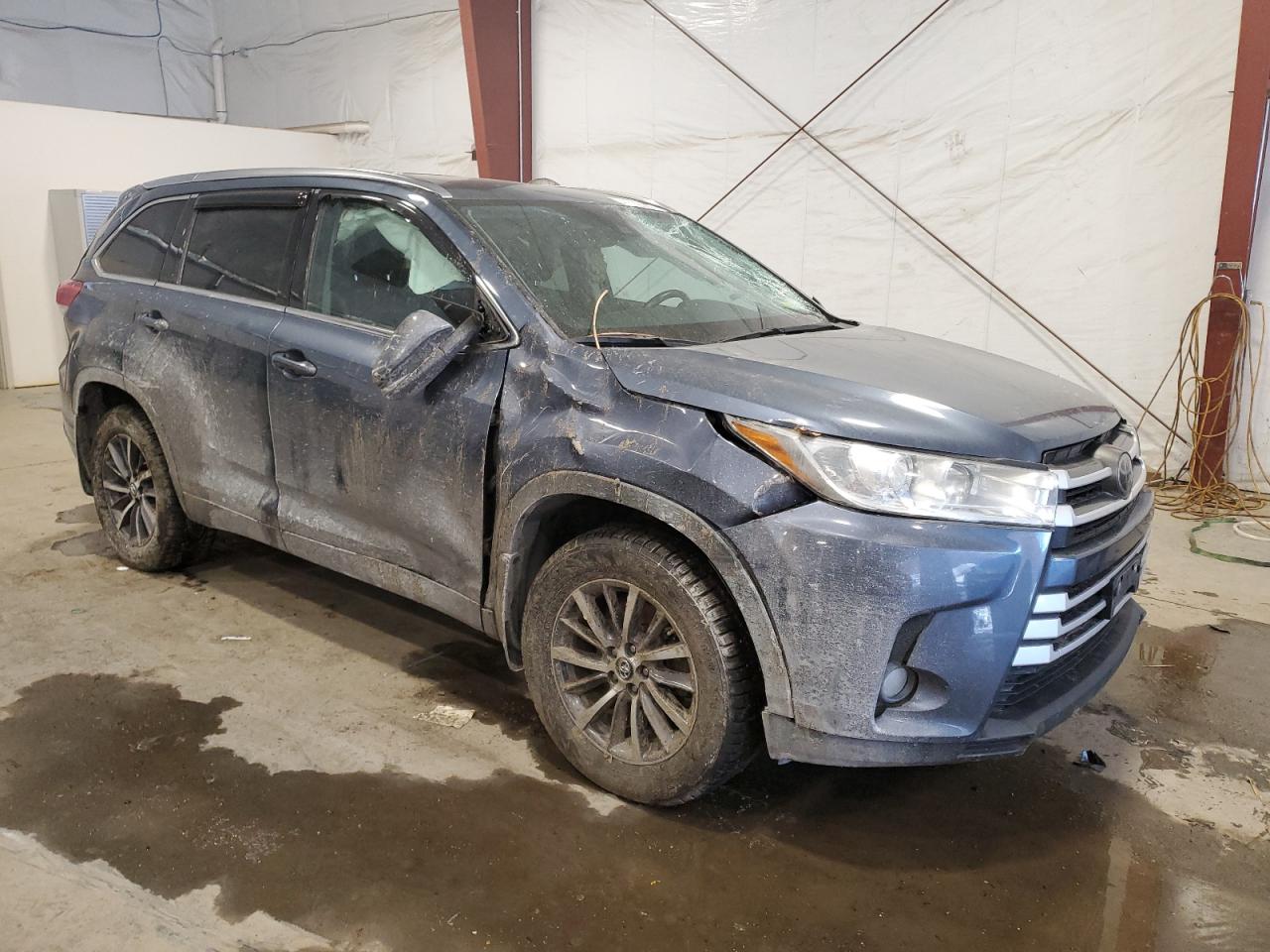 2017 Toyota Highlander - Image 4