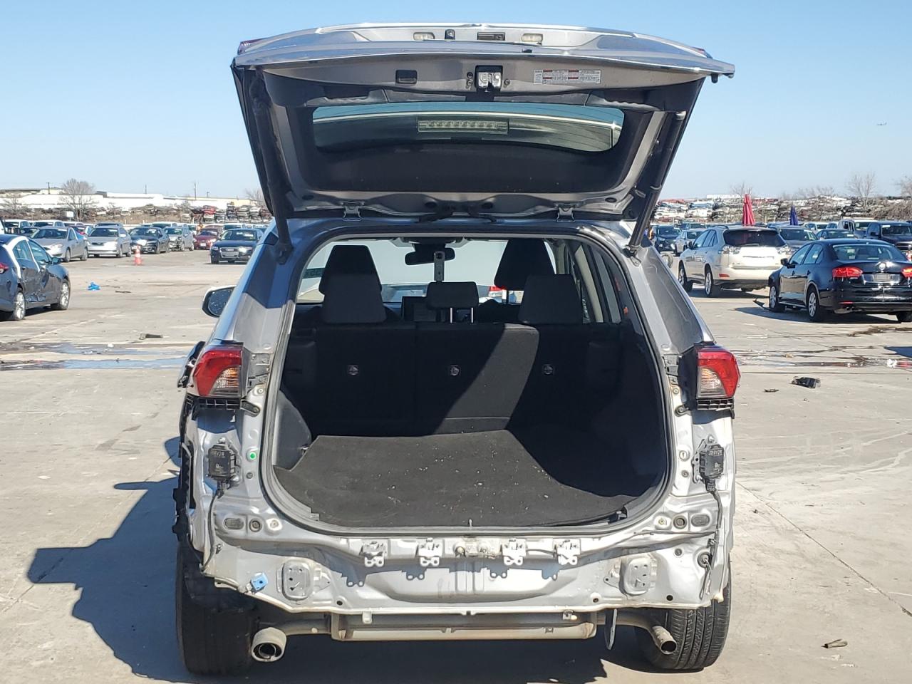 2020 Toyota RAV 4 - Image 6