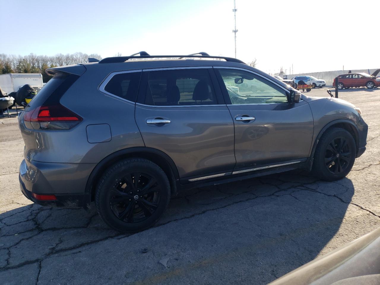 2018 Nissan Rogue - Image 3