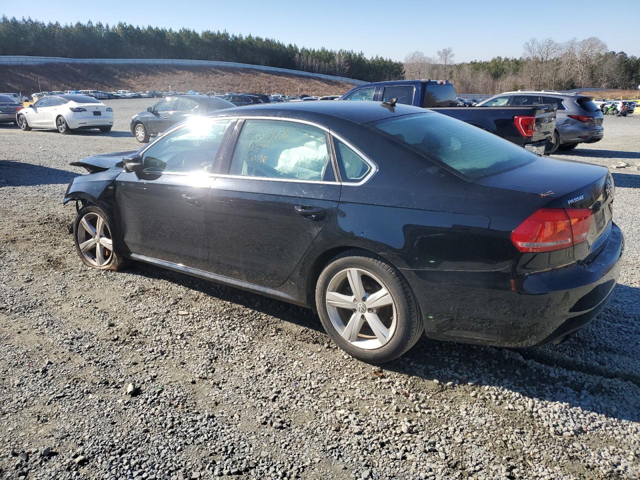 2015 Volkswagen Passat - Image 2