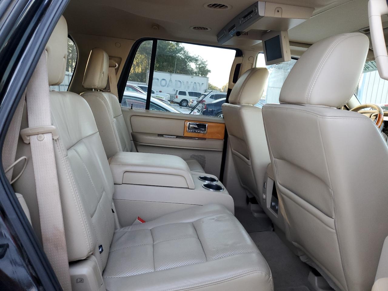 2010 Lincoln Navigator - Image 11