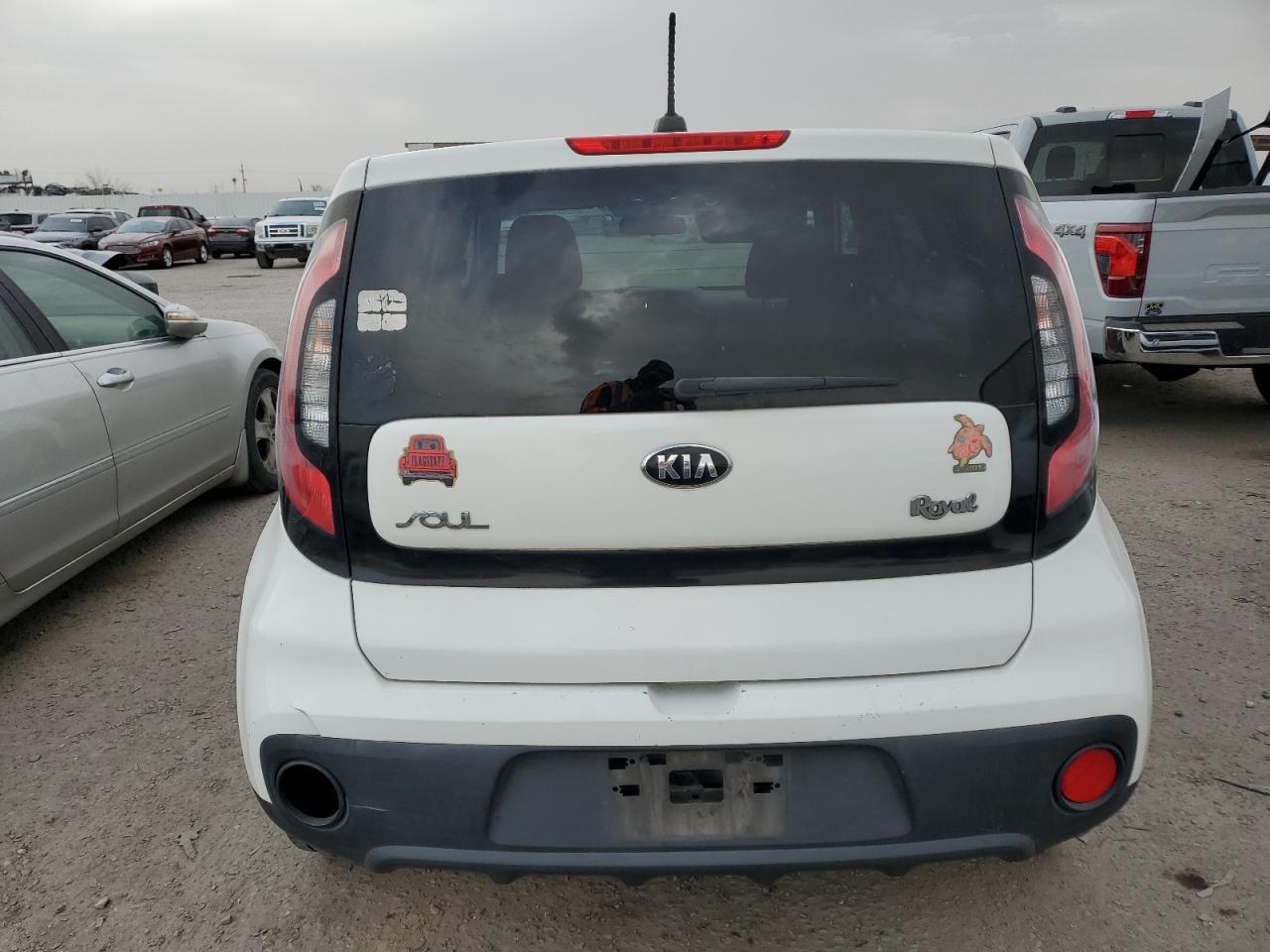 VIN KNDJN2A2XH7496560 2017 KIA SOUL no.6