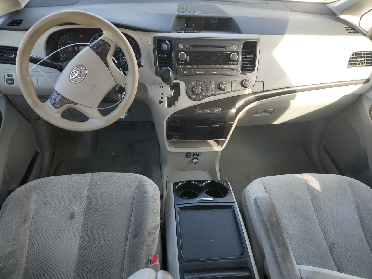 2011 Toyota Sienna - Image 8