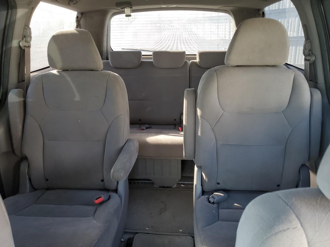 2008 Honda Odyssey - Image 10