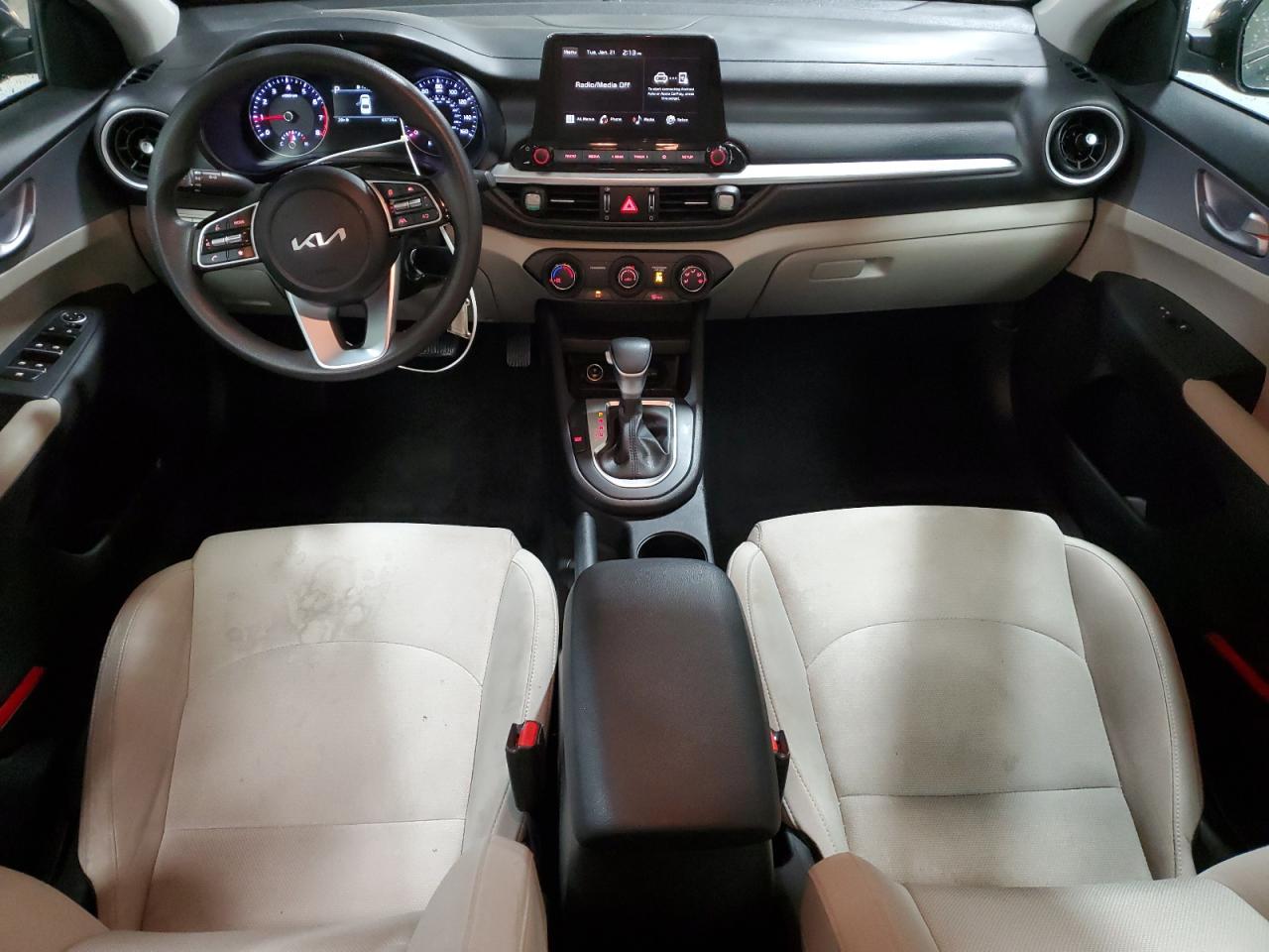 2023 Kia Forte - Image 8