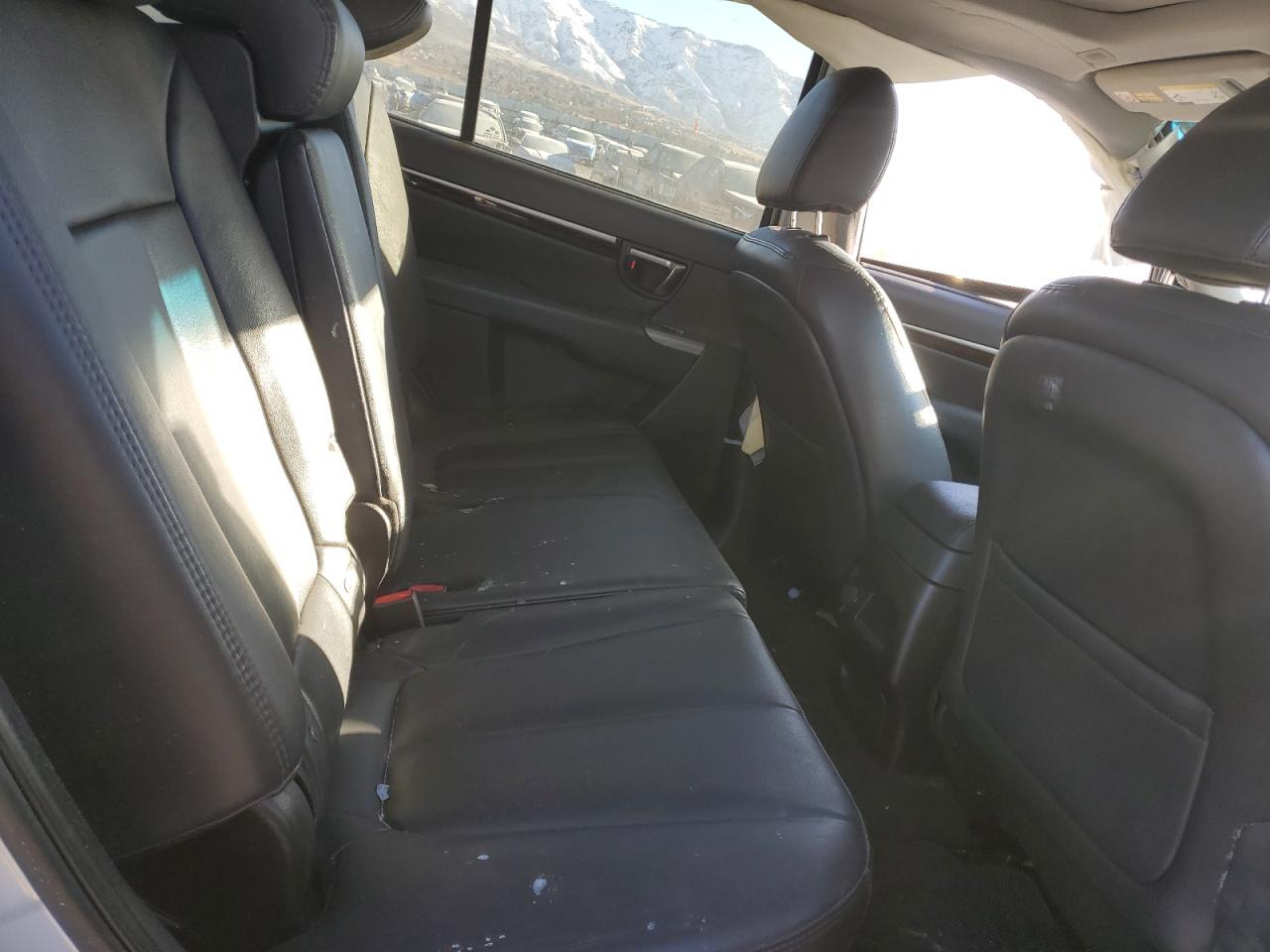 2011 Hyundai Santa Fe - Image 11
