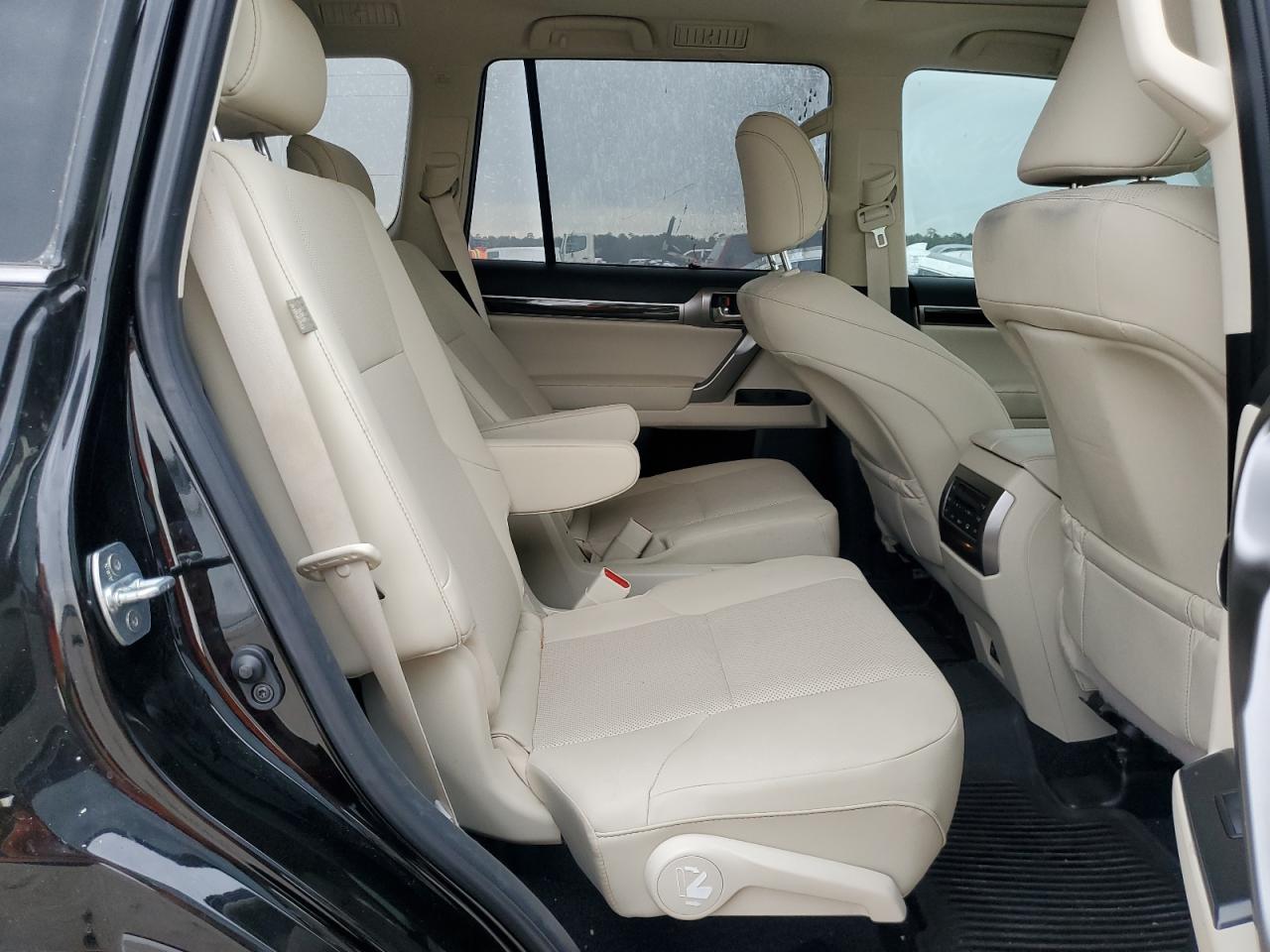 2023 Lexus GX - Image 11