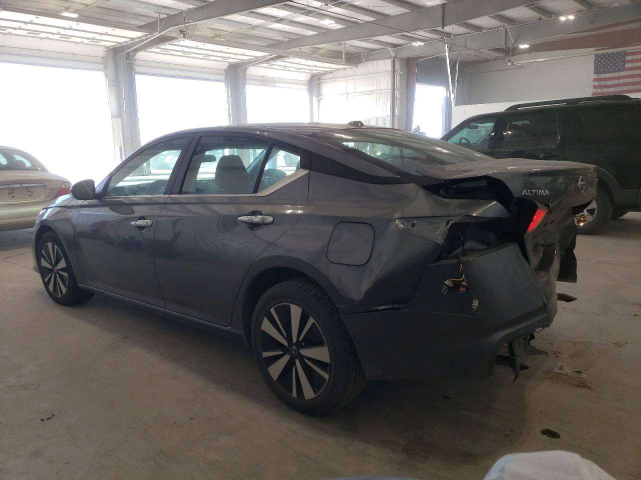 2021 Nissan Altima - Image 2