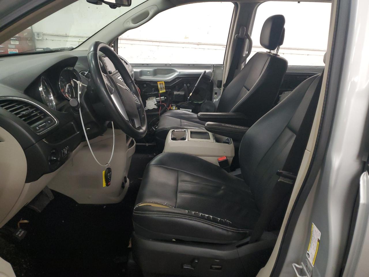 2012 Chrysler Town & Country - Image 7