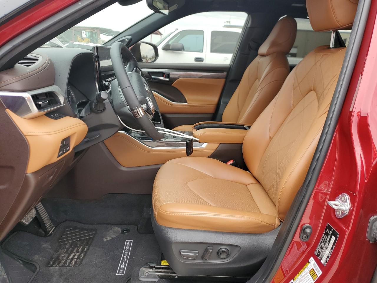 2022 Toyota Highlander - Image 7