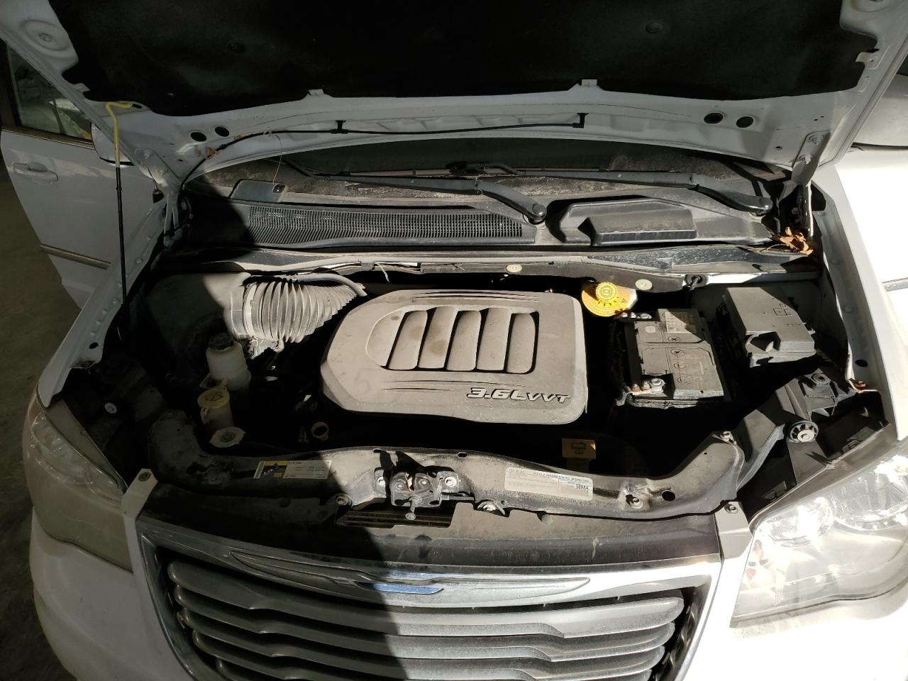 2016 Chrysler Town & Country - Image 12