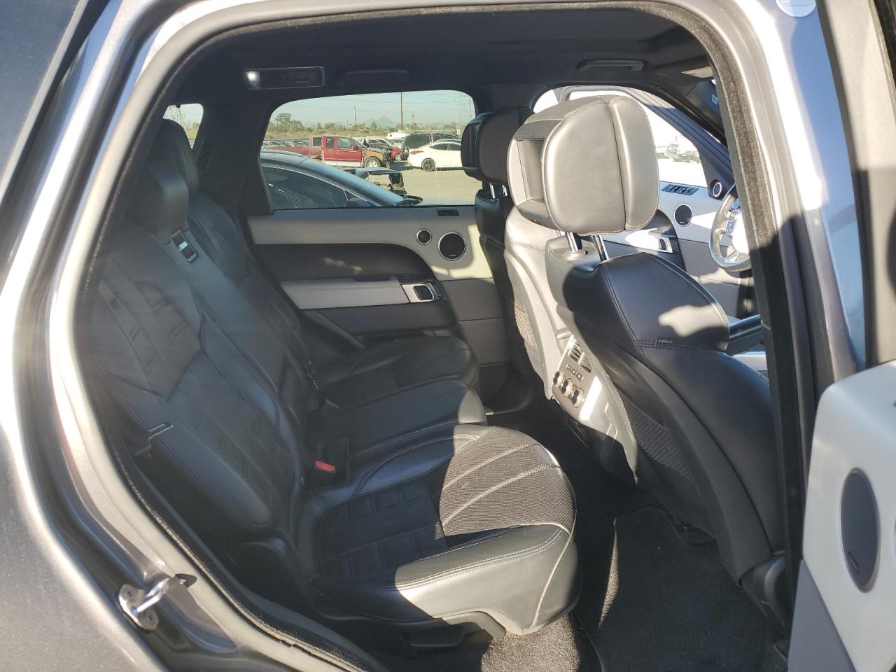 2015 Land Rover Range Rover - Image 10