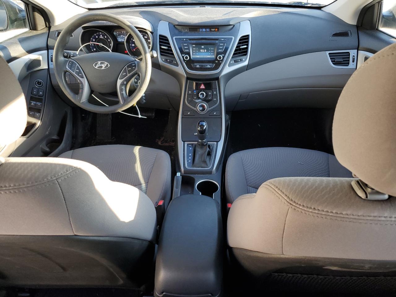 2014 Hyundai Elantra - Image 8