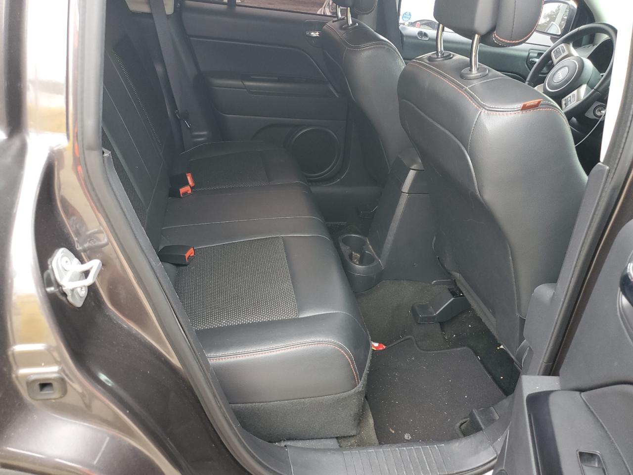 2016 Jeep Compass - Image 11
