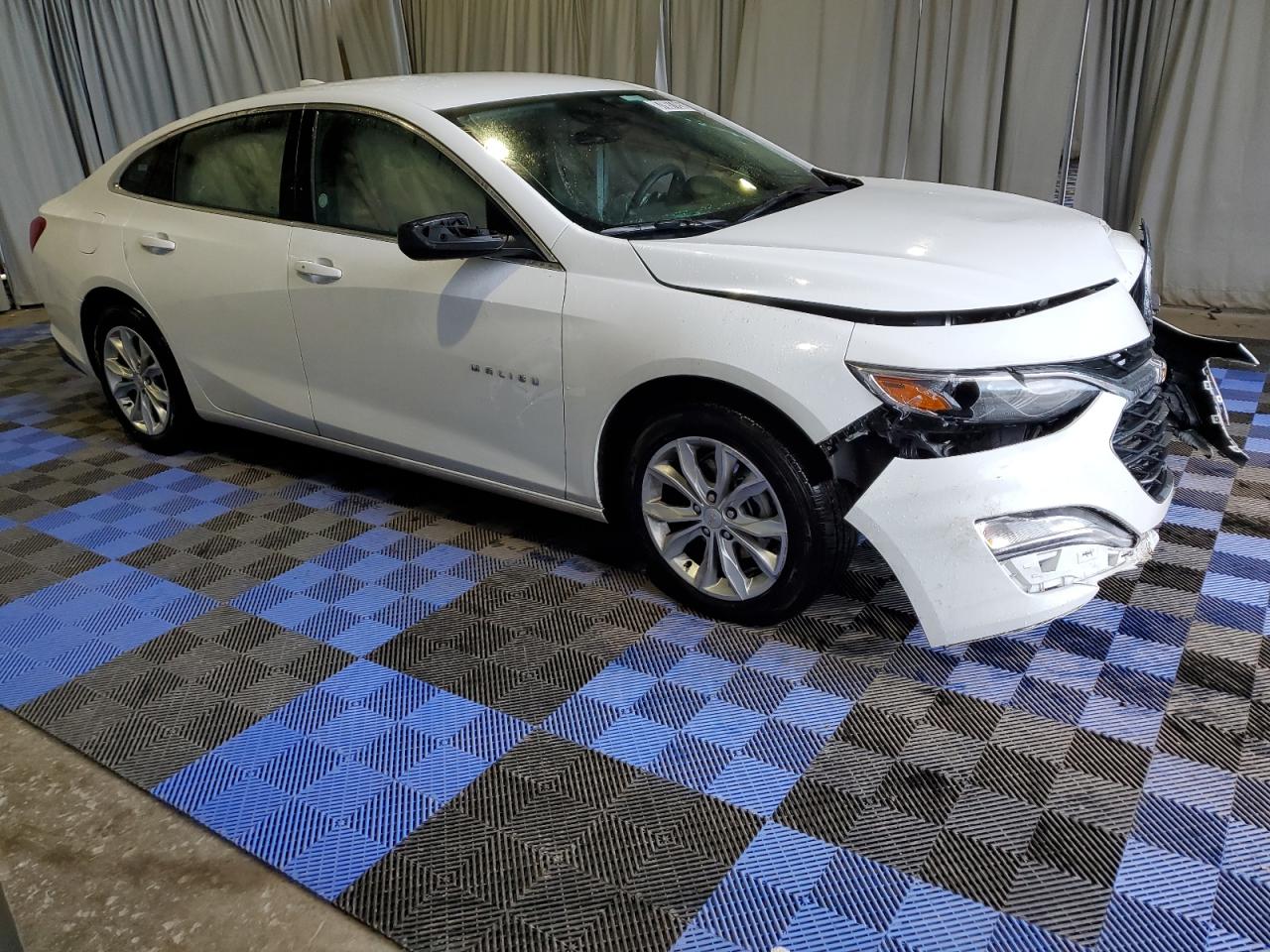 2023 Chevrolet Malibu - Image 4