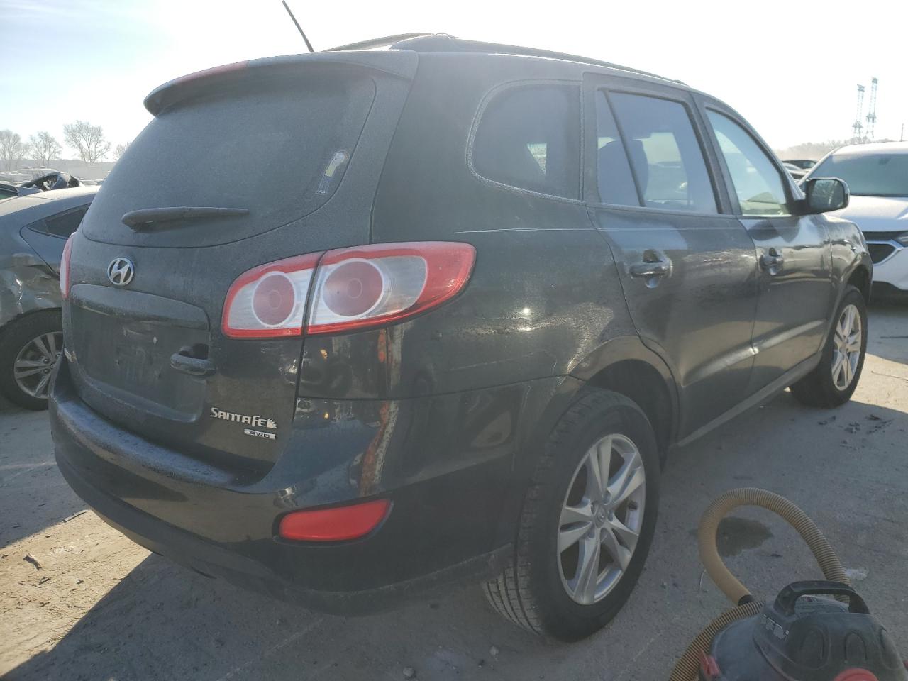 2010 Hyundai Santa Fe - Image 3