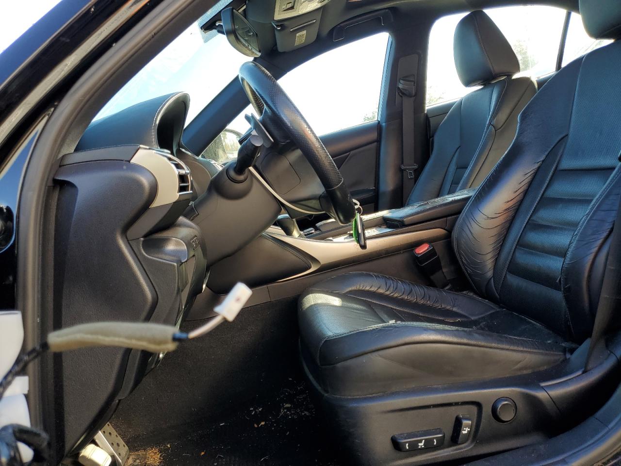 2015 Lexus IS - Image 7