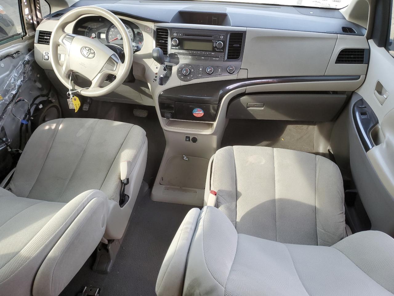 2011 Toyota Sienna - Image 8