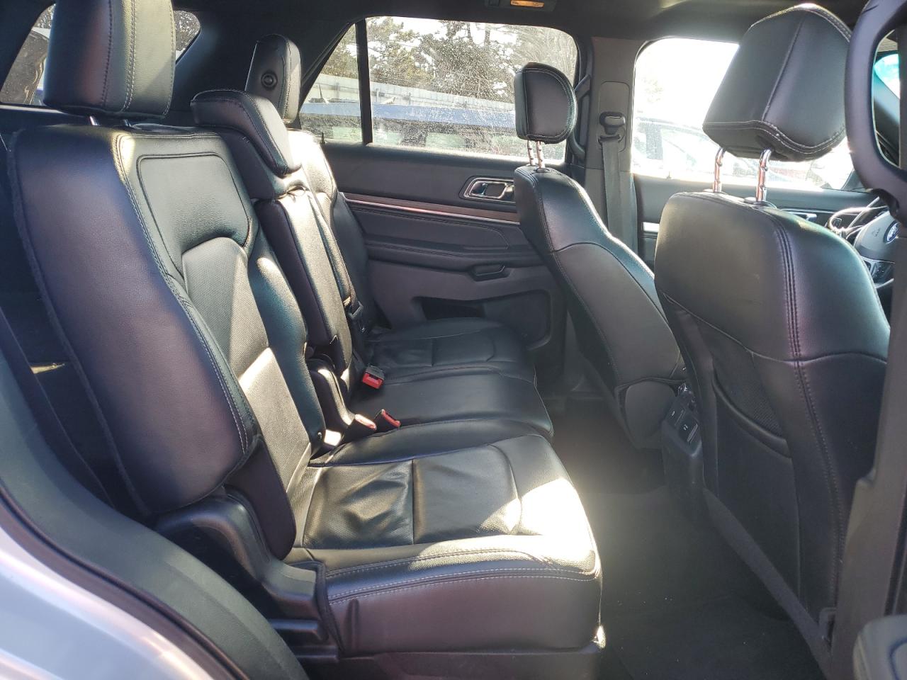 2016 Ford Explorer - Image 11