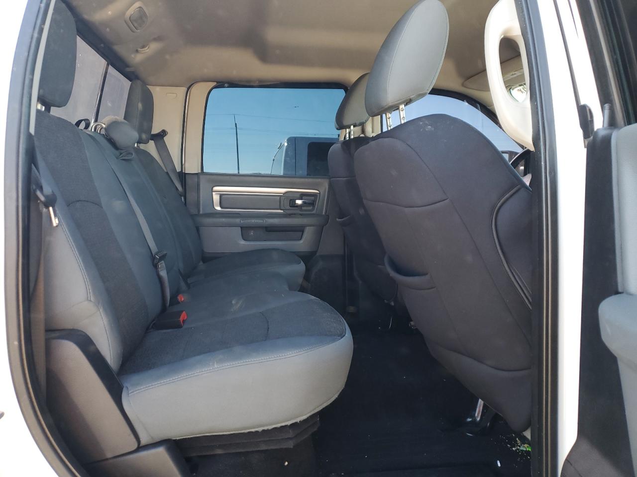 2015 RAM 1500 - Image 10