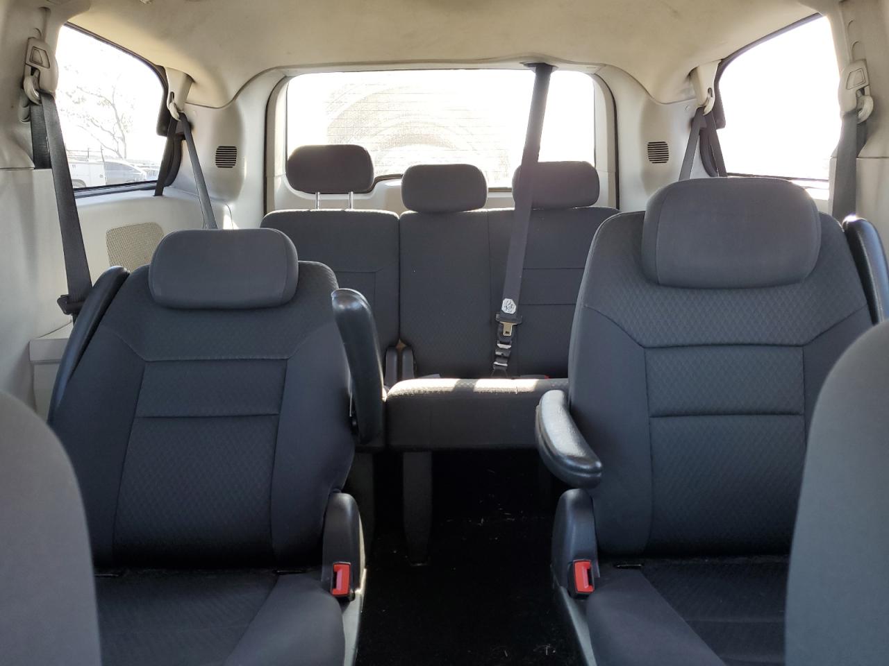 2010 Dodge Caravan - Image 10